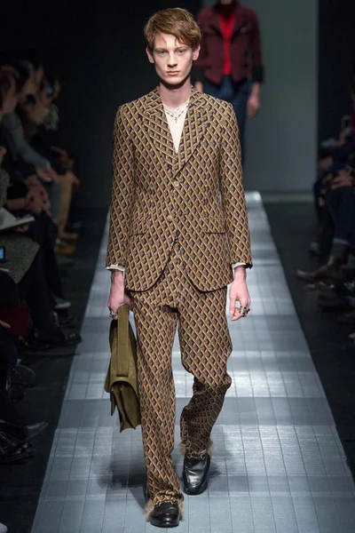 Look 26